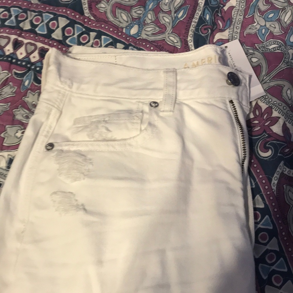 New with tags American eagle white mom jeans